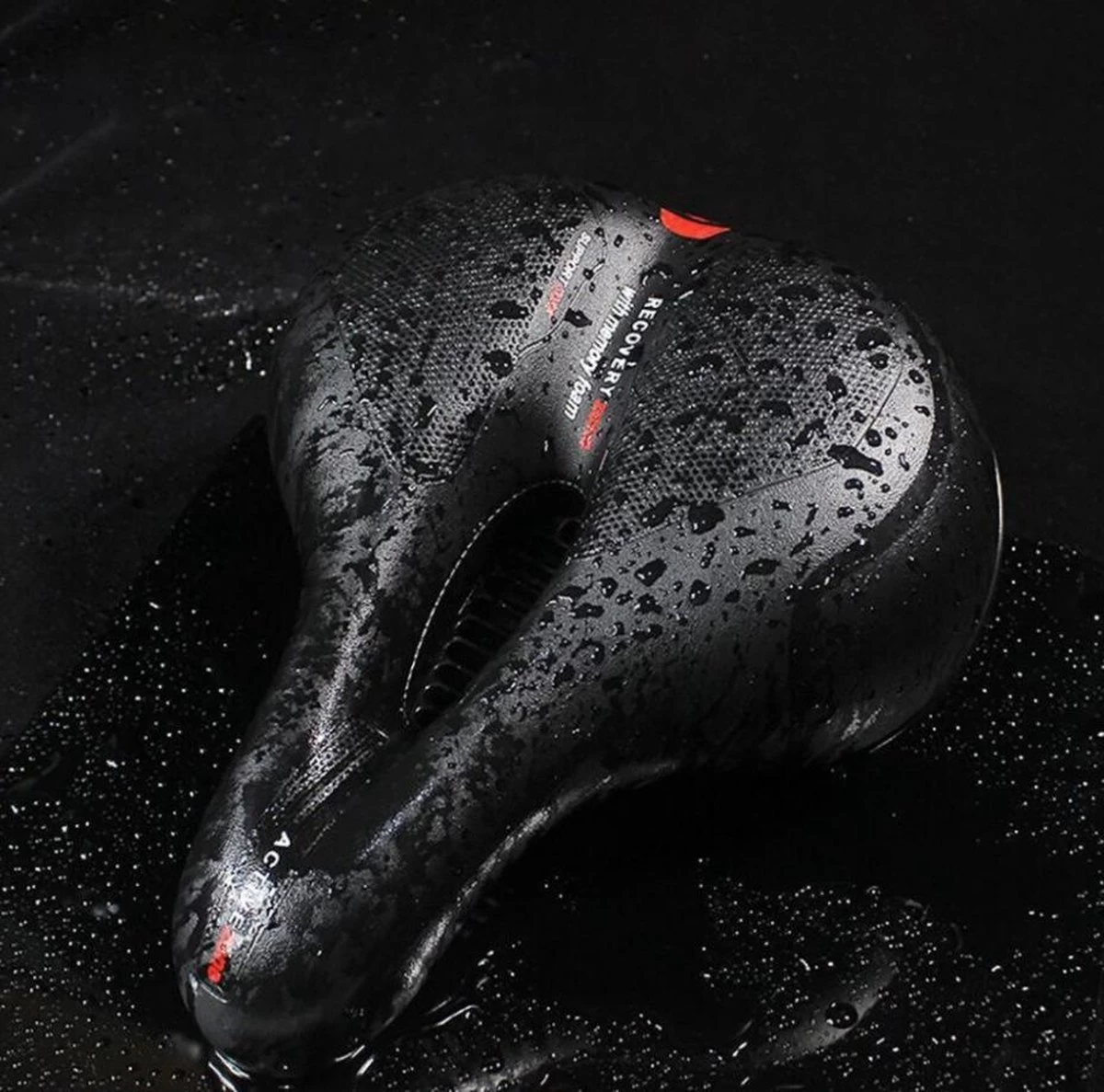 Voltano Fietszadel Met Gelpads - Zwart/Rood - Uitsparing - Zadelvering - Unisex - Incl. Gratis Zadelstrop 14 Voltano Fietszadel Met Gelpads - Zwart/Rood - Uitsparing - Zadelvering - Unisex - Incl. Gratis Zadelstrop - Afbeelding 14