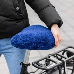 Sunny Bum Zadelhoes, Fietszadel Dames En Heren, Waterdicht En Comfortabel, Incl. Fietsslot En Veiligheidskabel, Dubbelzijdig Zadel Met Schapenvacht -Fietsonderdelen Winkel 1200x1200 340