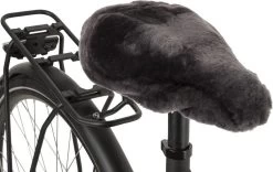 Fastrider Schapenvacht Zadelhoes Grijs -Fietsonderdelen Winkel 1200x756 2