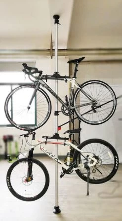 Merkloos Decopatent® PRO Plafond Fiets Ophangsysteem Voor 2 Fietsen - Staand Fietsenrek 2 Fietsen - Fietsenhouder Met Telescoop Opbergstang -Fietsonderdelen Winkel 661x1200 2