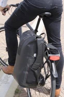 New Looxs Varo Backpack Fietsrugzak - 100% Waterdicht - 15 Inch Laptopvak - 22 Liter - Zwart -Fietsonderdelen Winkel 799x1200 3