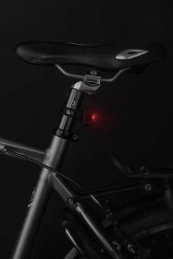 AXA Niteline T1 LED Fietsverlichting - Fietslampjes Voor En Achter - Batterij -Fietsonderdelen Winkel 799x1200 6